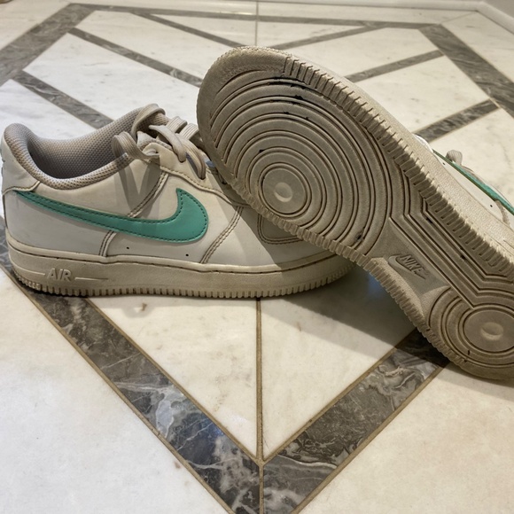 Nike Air Force 1 - Torquoise and White Size 4.5Y - Picture 3 of 4
